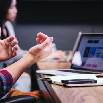 El profesiograma es un instrumento utilizado para identificar y describir las competencias, habilidades, conocimientos y experiencia necesarios para desempeñar un determinado puesto de trabajo.